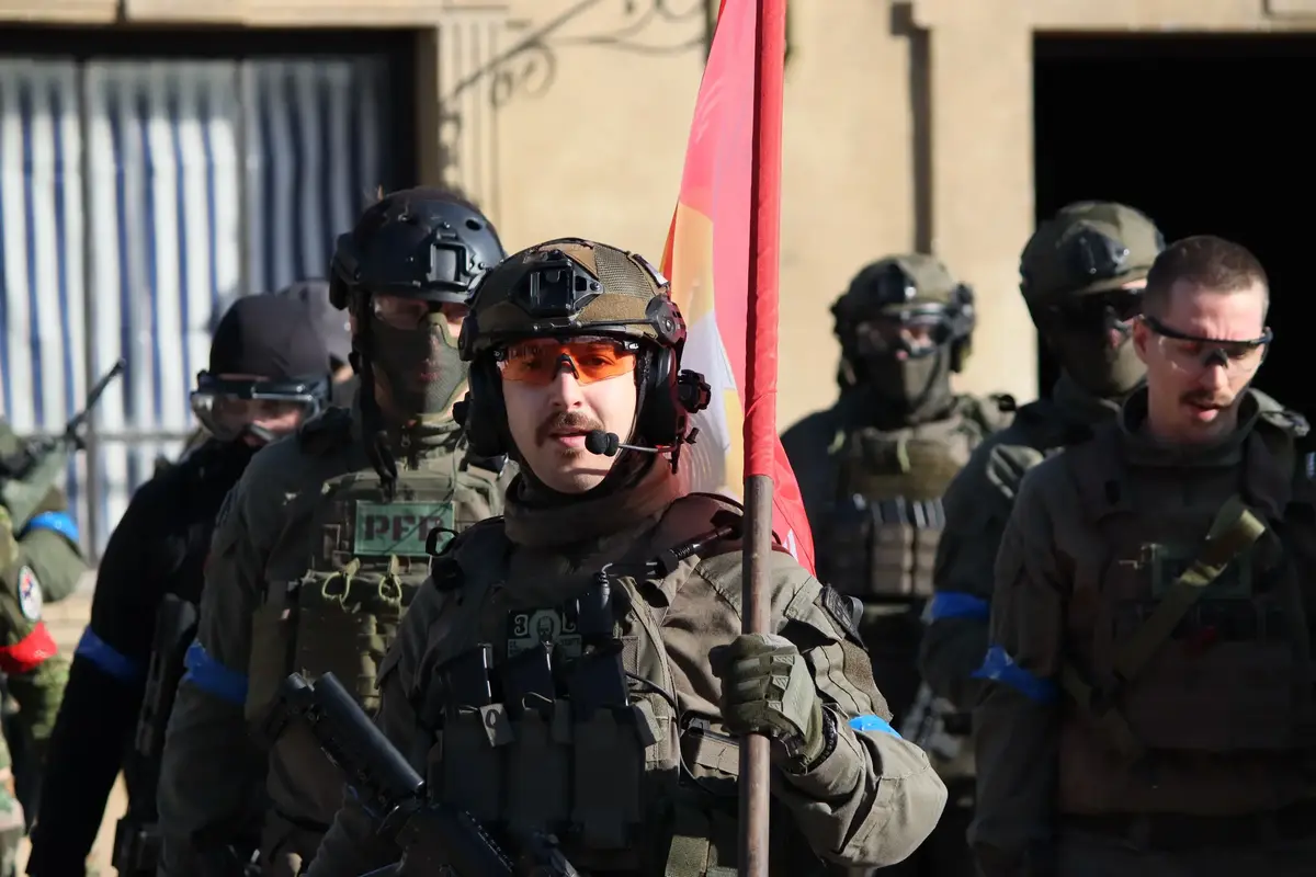 Airsoft baranda teren, igrači sa zastavom, ctf mod igre u beogradu na beoshot poligonu